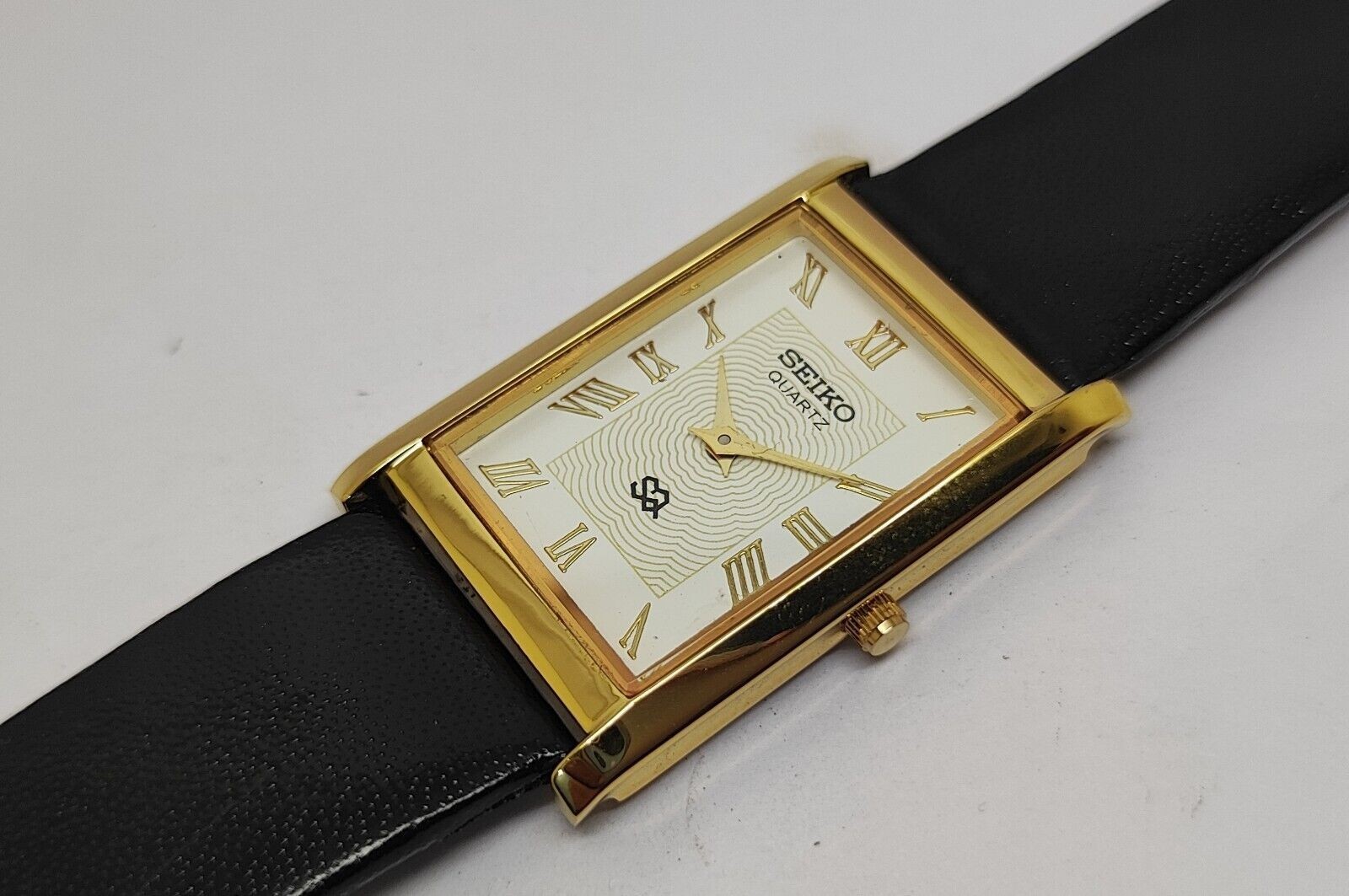 Vintage Seiko Slim Quartz White Face Rectangle Japanese 26MM Case Mens Watch S04