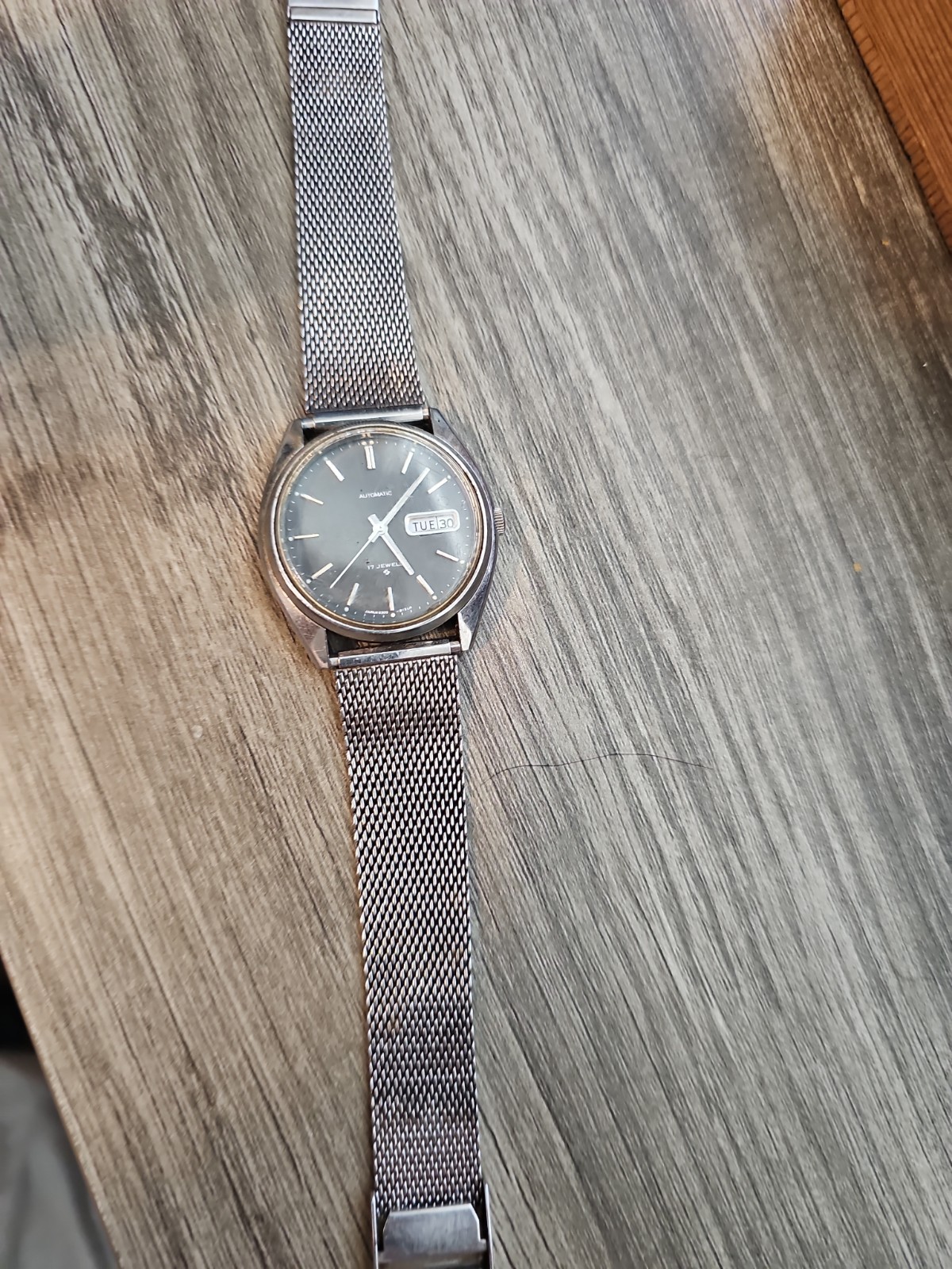 Vintage SEIKO Automatic Dark Gray Or Black DIAL DAY DATE WATCH RUN . Needs Batt