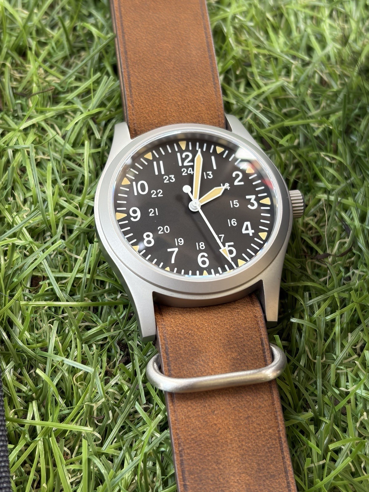 Retro Military VH31 Quartz Watch 37mm Sapphire 100m + 2 Straps (NATO & Leather)