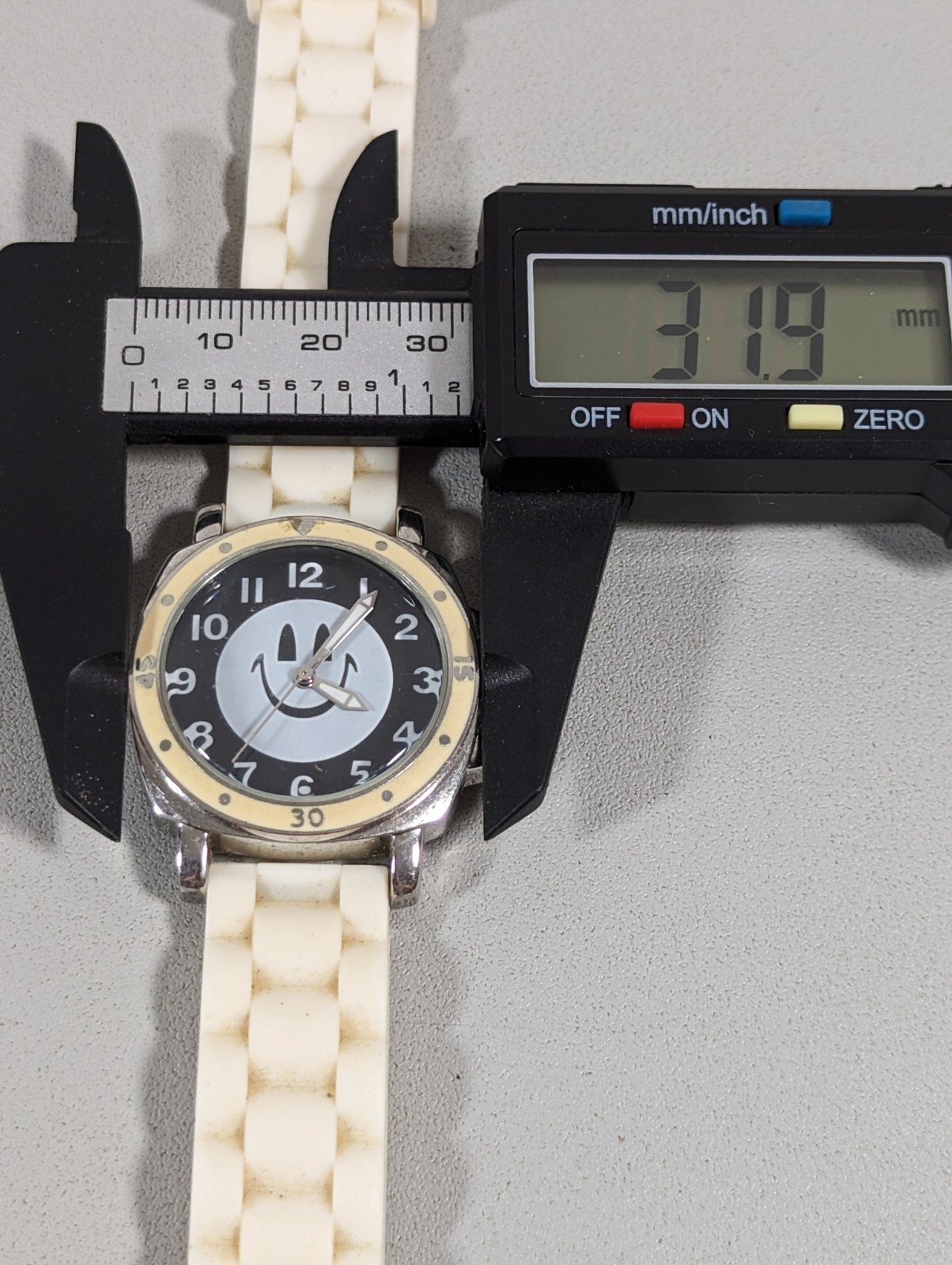 Bora Womans Happy Face Dial Silver Tone Case White Silicone Band Watch