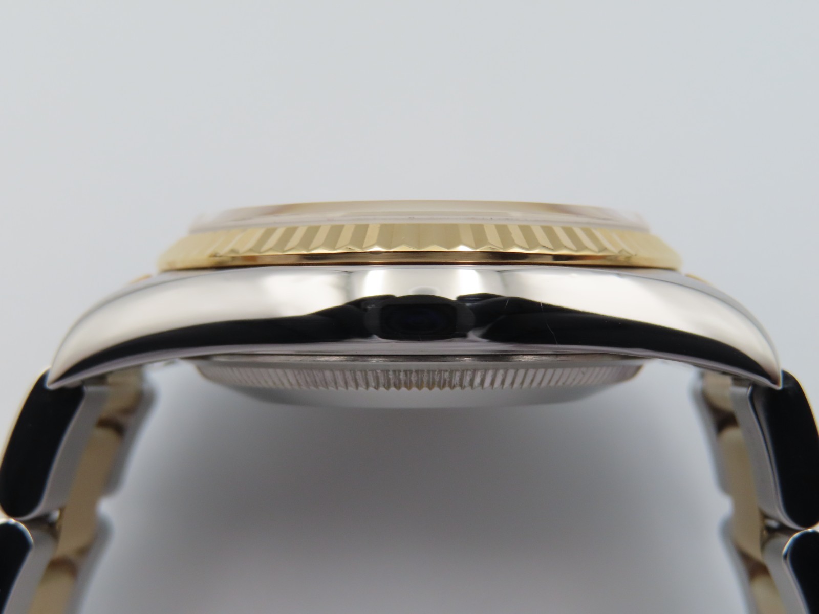 1996 Rolex Datejust 16233 Men’s 36mm 18k Yellow Gold Stainless Steel Wristwatch