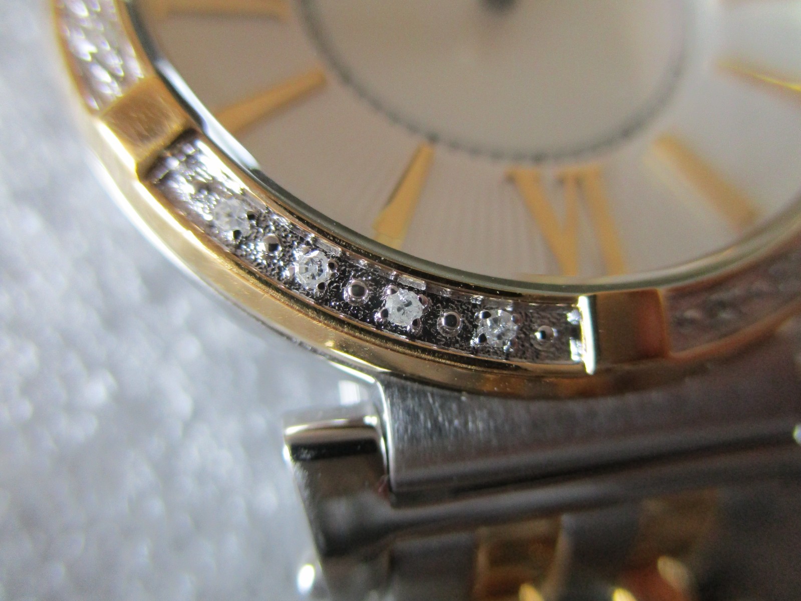 BULOVA LADIES DIAMOND BEZEL & MOP DIAL WATCH 2 TONE STAINLESS C637585 – NEW BATT