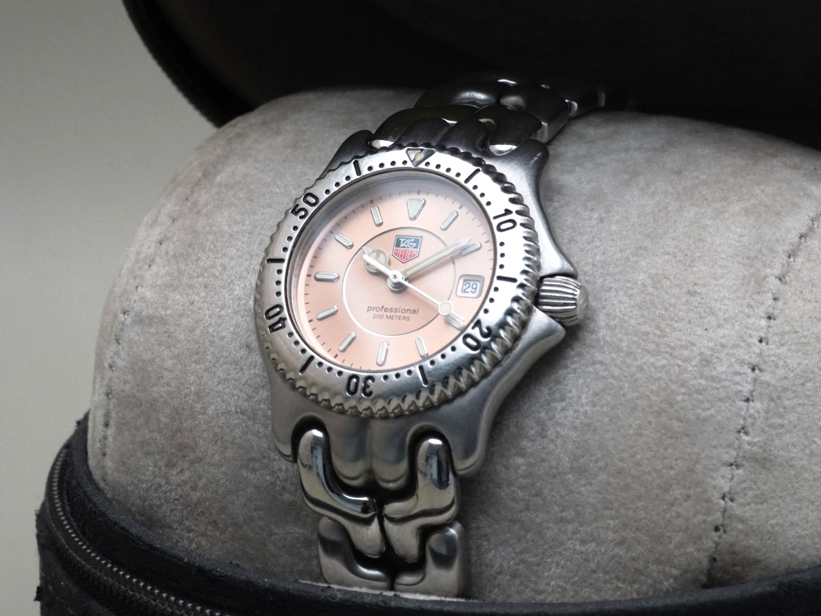 TAG Heuer Sel WG131D Professional Pink Dial Vintage Quartz Women’s Watch 28mm