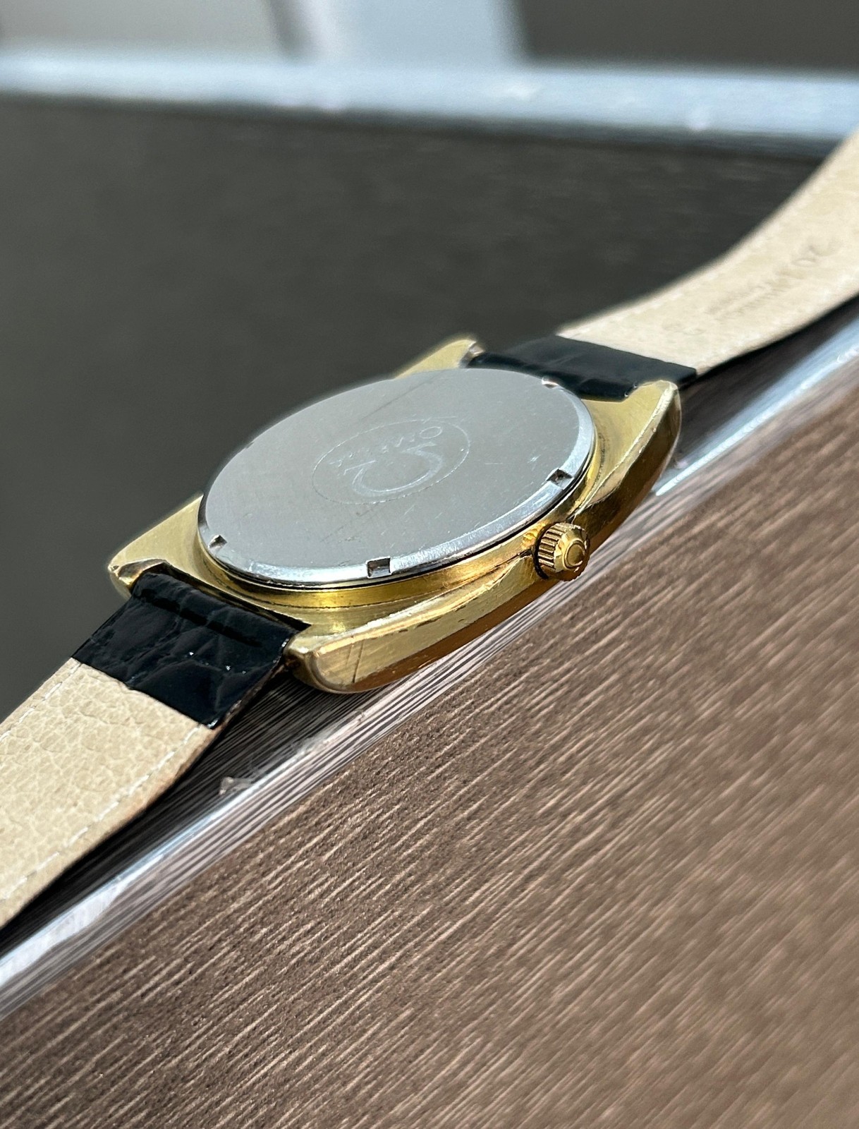 Vintage Omega Genève Automatic Green Dial 166.0190 Gold Plated 1970s Swiss Watch