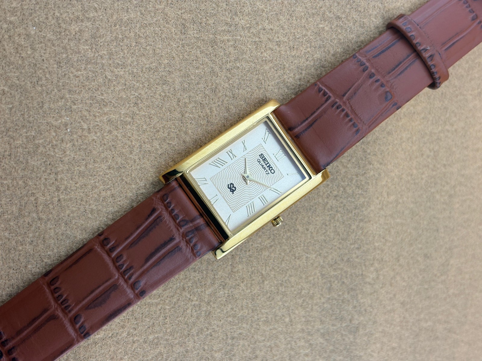 WHITE DIAL-Vintage Seiko Slim Quartz Men’s Wrist Watch