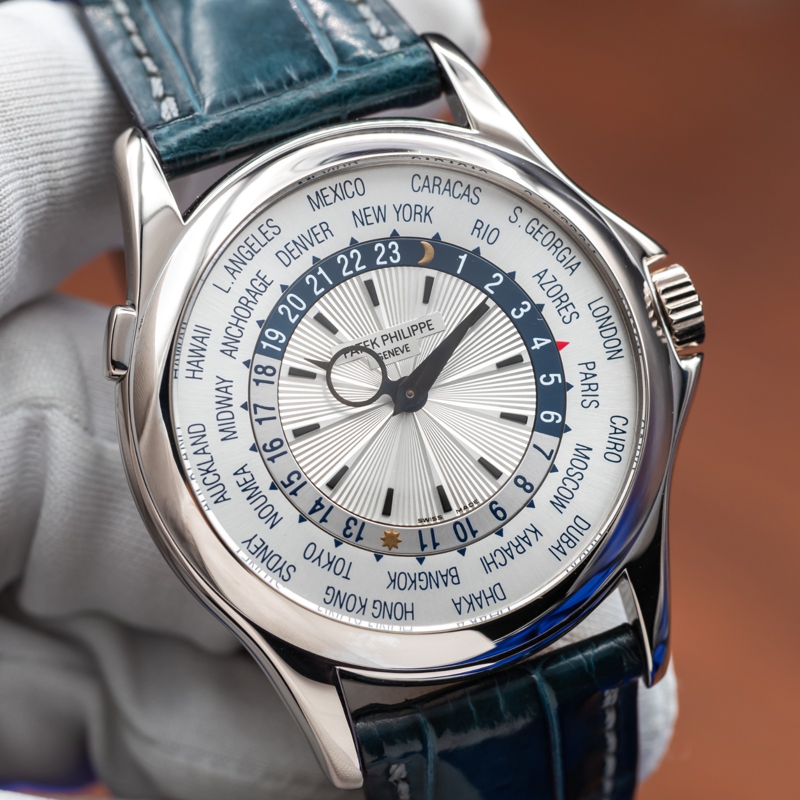 PATEK PHILIPPE World Time Automatic 18k White Gold 39.5mm 5130G