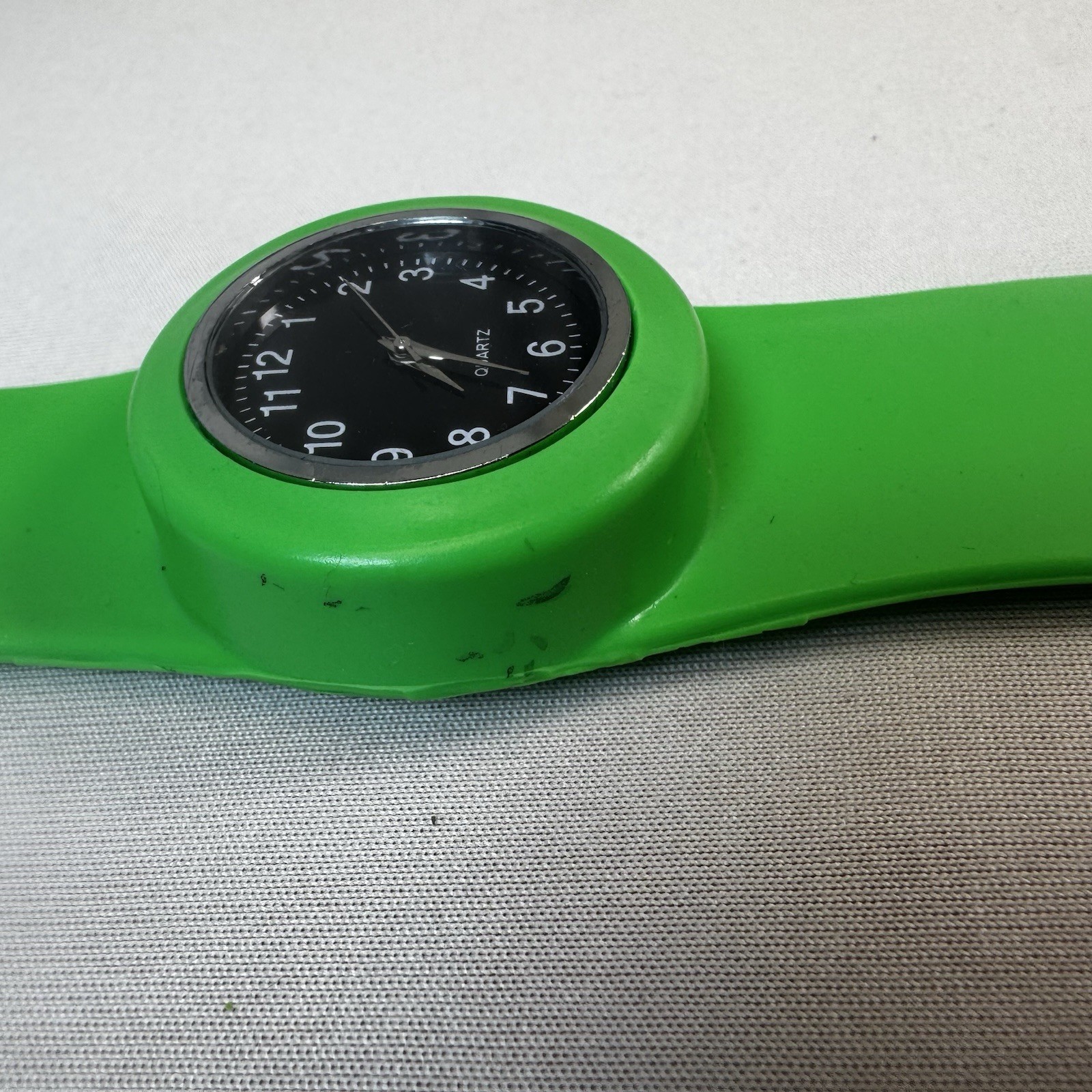 Bright Green Snap On Watch – Untested – Battery?