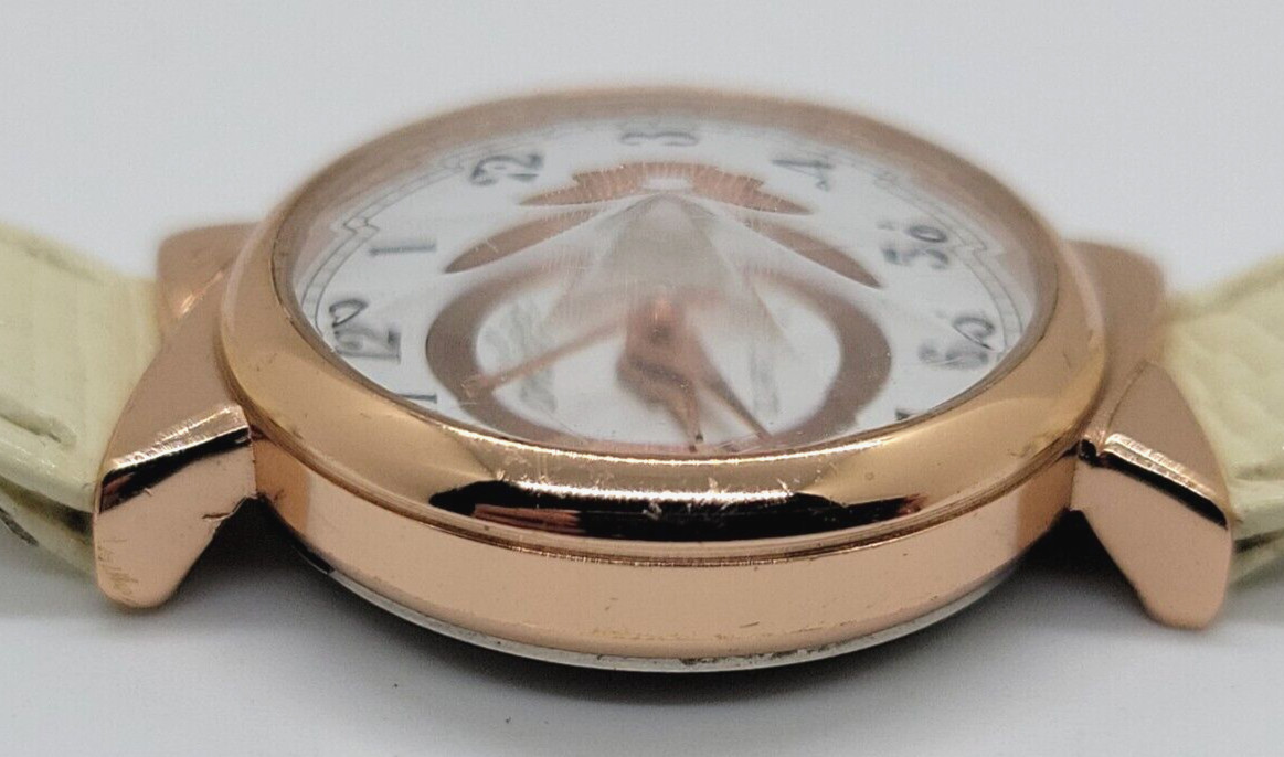 Ladies “Chic Exclusively for Her Round” with Pyramid Style Crystal