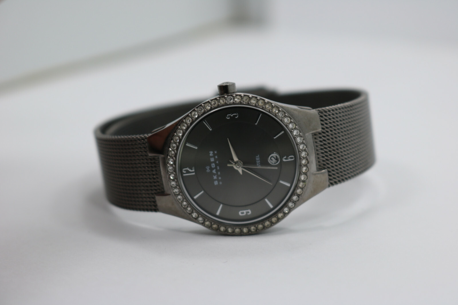 Womens Skagen Denmark 630smm1 Gunmetal Crystal Bezel Quartz Watch New Batt