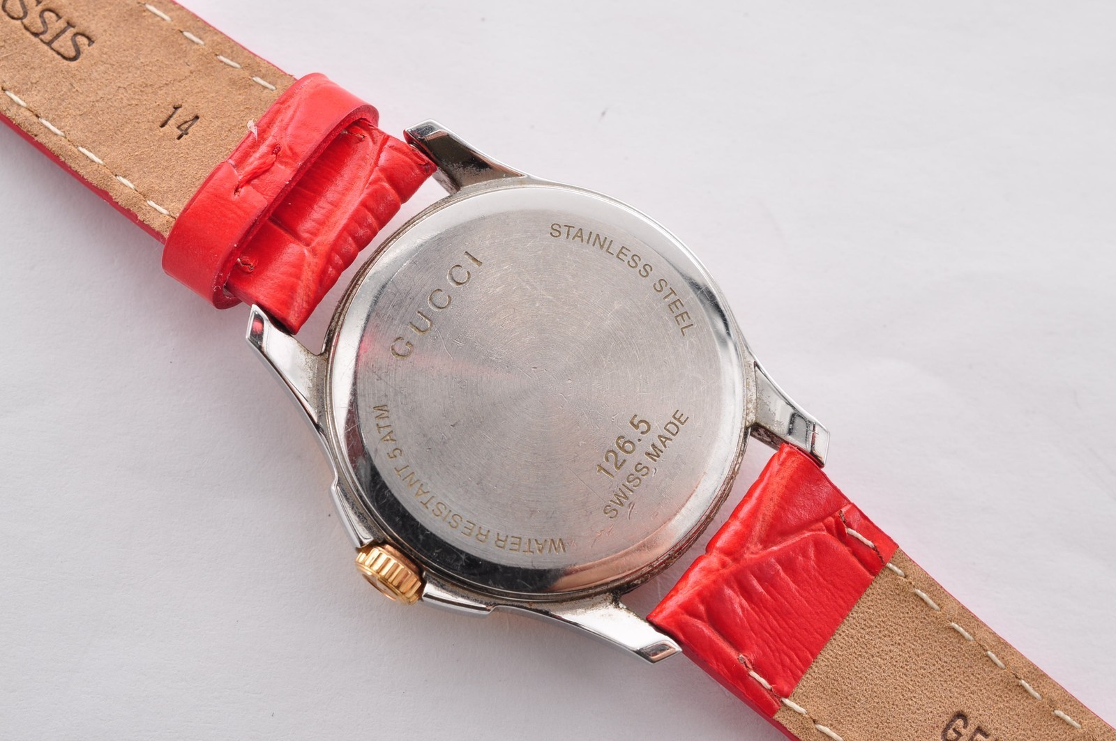 GUCCI 126.5 Quartz Date Pink Shell Women Watch w-10133