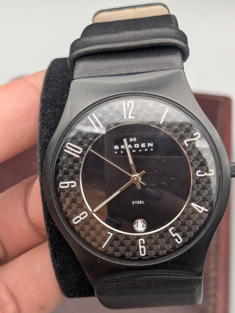 Skagen Denmark Genuine Leather Quartz Movement Date Indicator Wristwatch