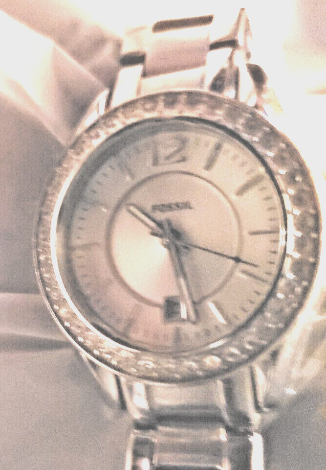 FOSSIL WATCH, WOMEN’s metal link strap, fold-over push clasp. GOOD CONDITION.