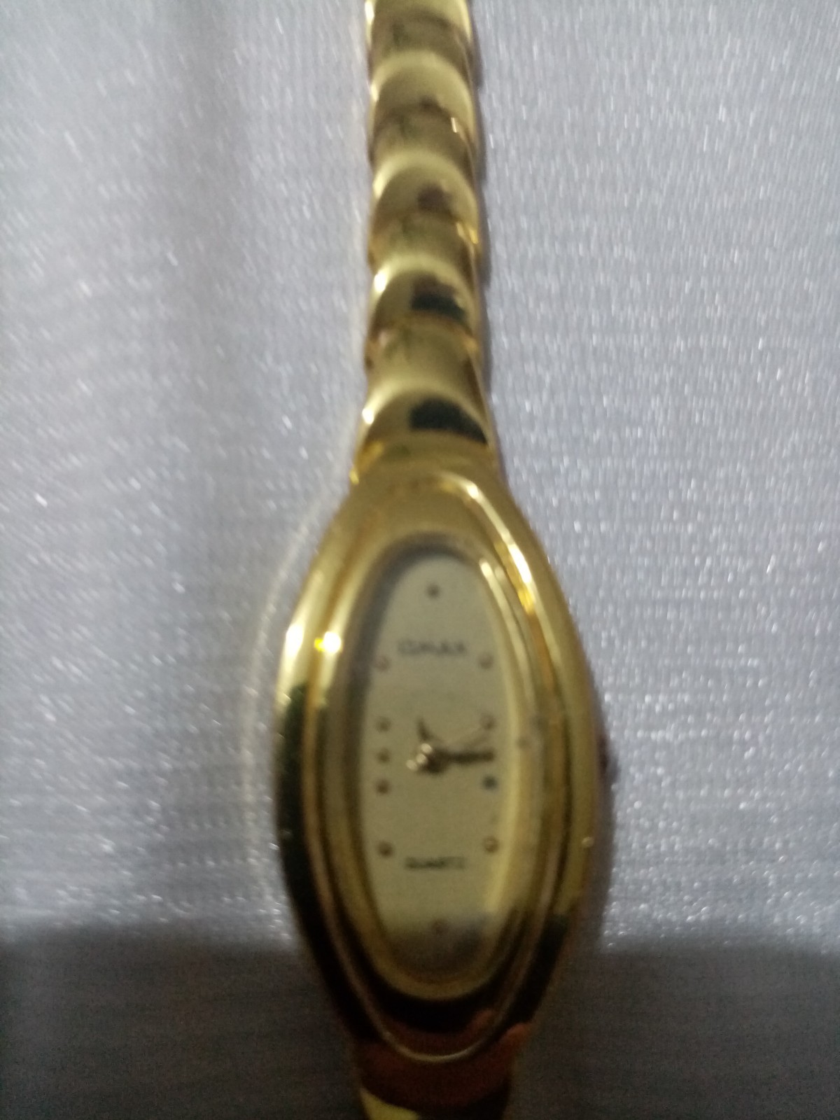 Vintage OMAX Ladies Gold Tone Quartz Watch Oval Face Working Stainless Back