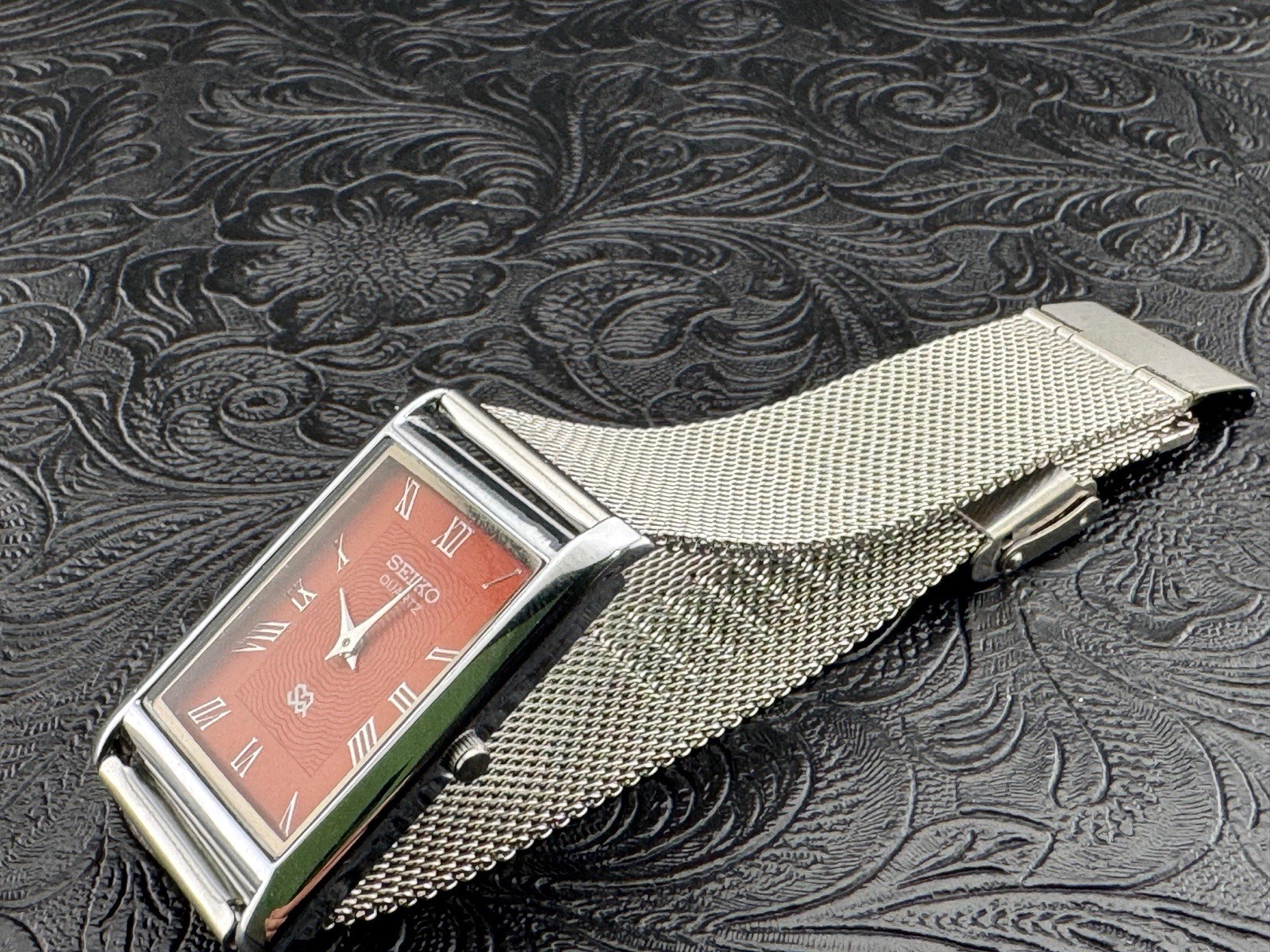RED DIAL WITH SILVER CASE Vintage Seiko Slim Quartz Men’s Wrist Watch