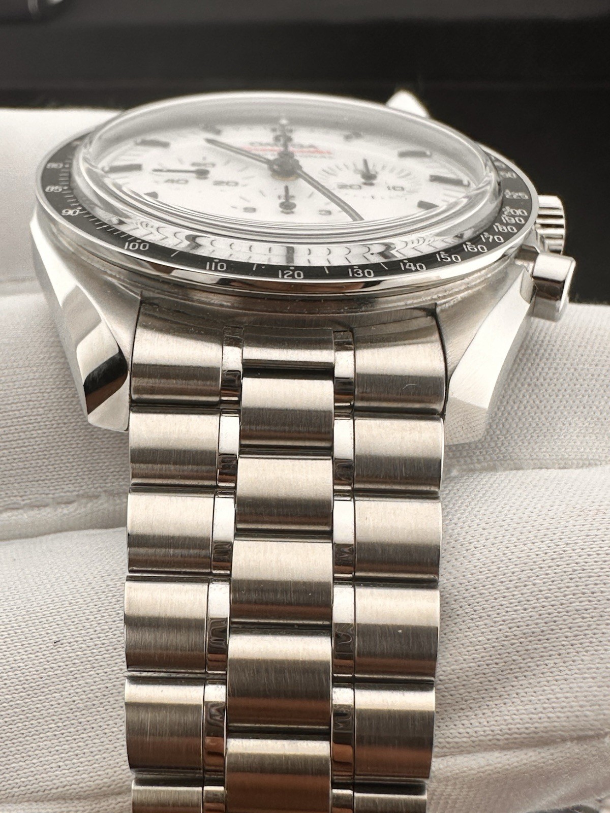 Omega Speedmaster Moonwatch White Dial 310.30.42.50.04.001 Box And Cards