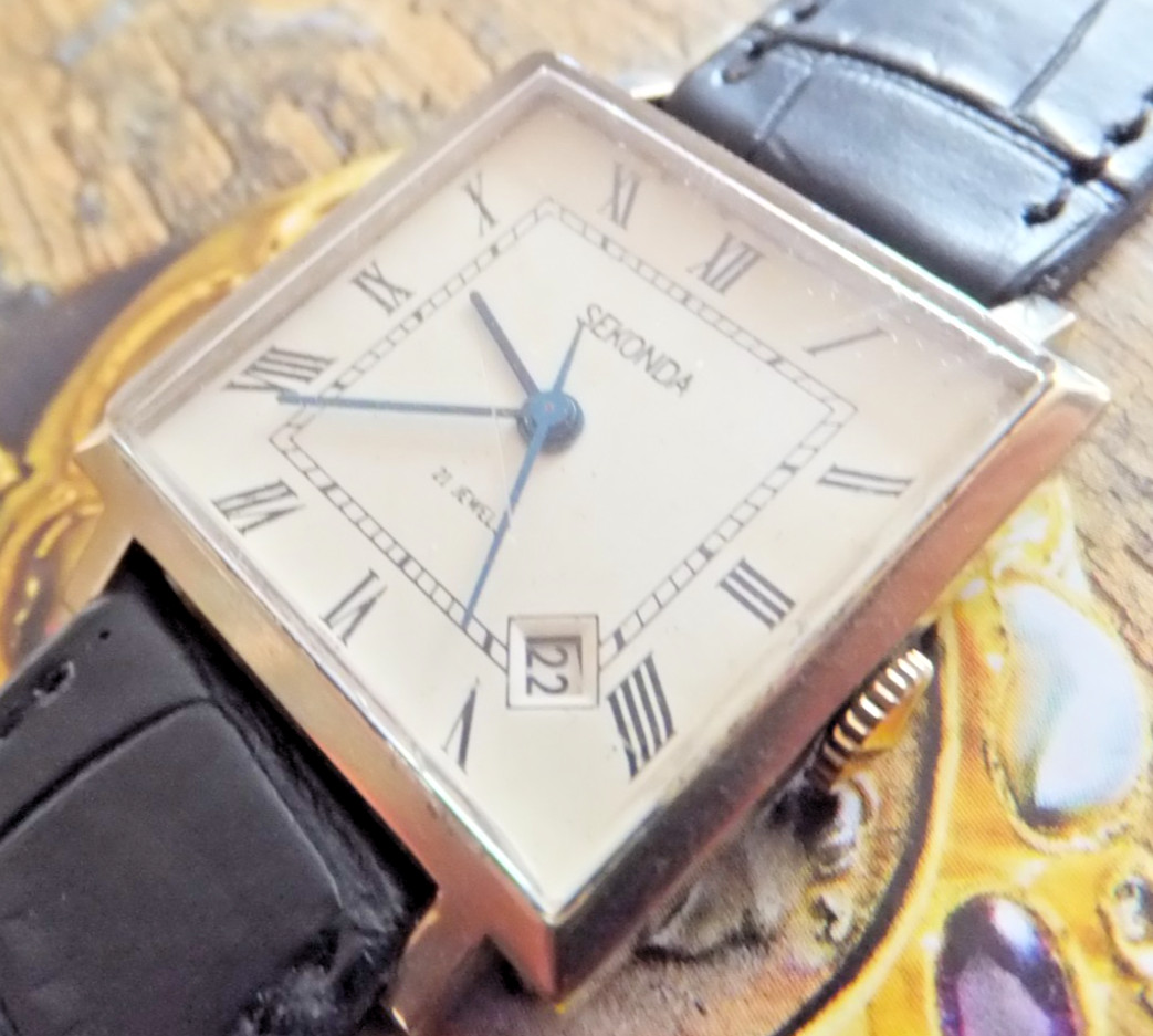 Chrome Plated Sekonda Tank Watch – Manual Winding – Excellent Time Keeper