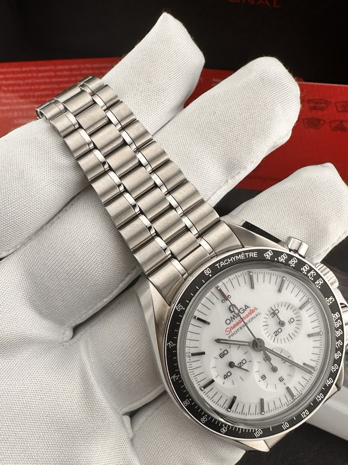 Omega Speedmaster Moonwatch White Dial 310.30.42.50.04.001 Box And Cards