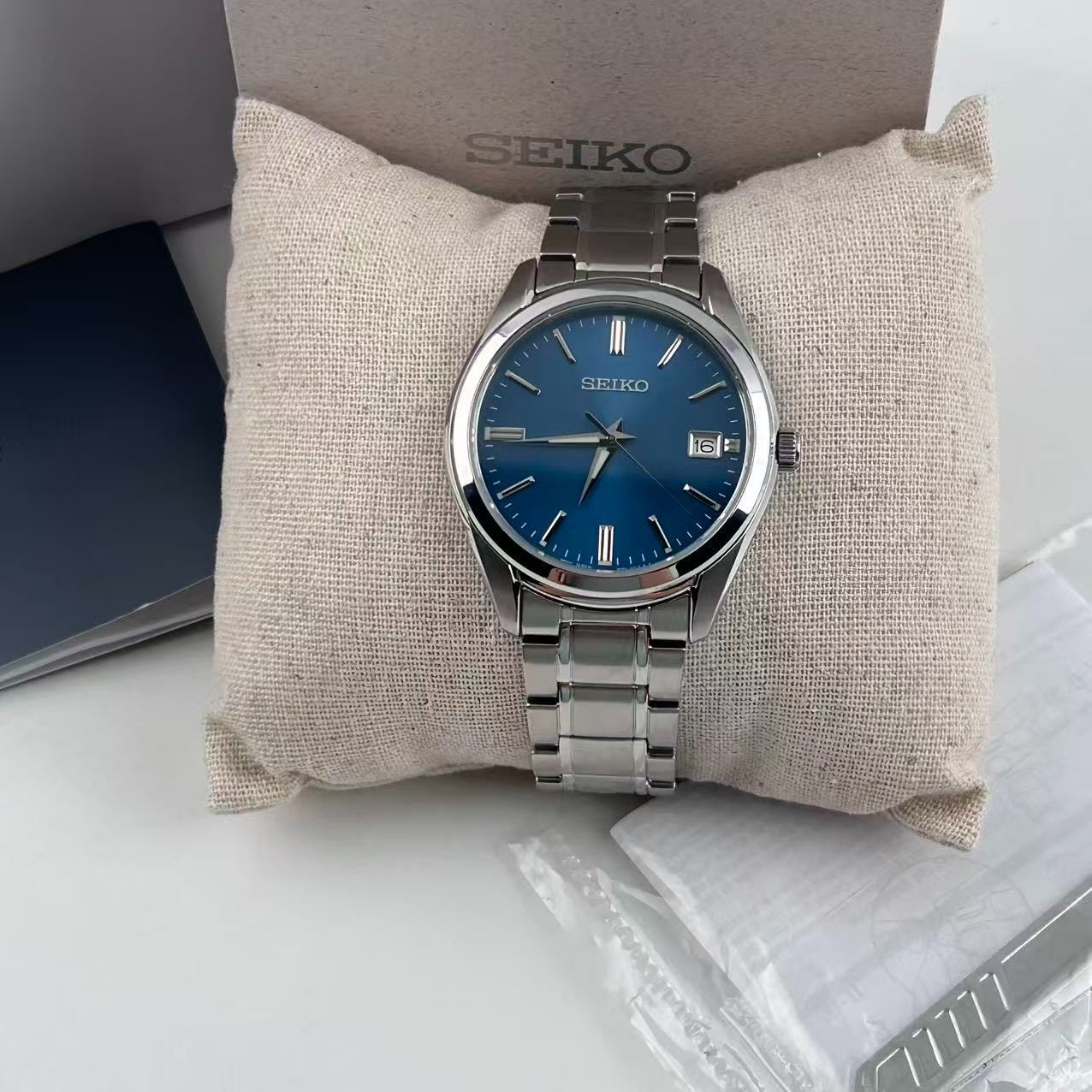 New Seiko Essentials SUR525 Blue Dial Stainless Steel Men’s Quartz Watch 40.2 mm