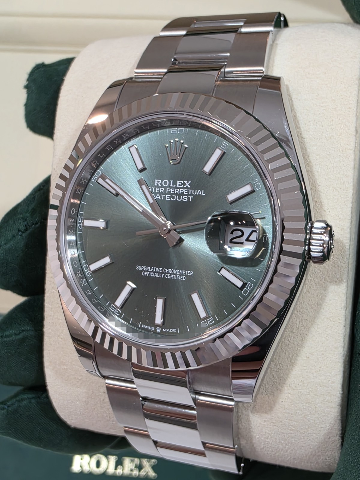 2026 Rolex Datejust 41 mm 126334 Mint Green Oyster Brand New/Unworn Complete Set