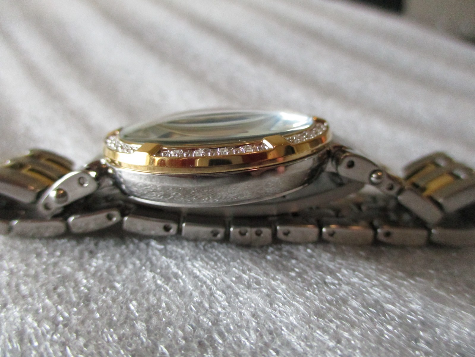 BULOVA LADIES DIAMOND BEZEL & MOP DIAL WATCH 2 TONE STAINLESS C637585 – NEW BATT