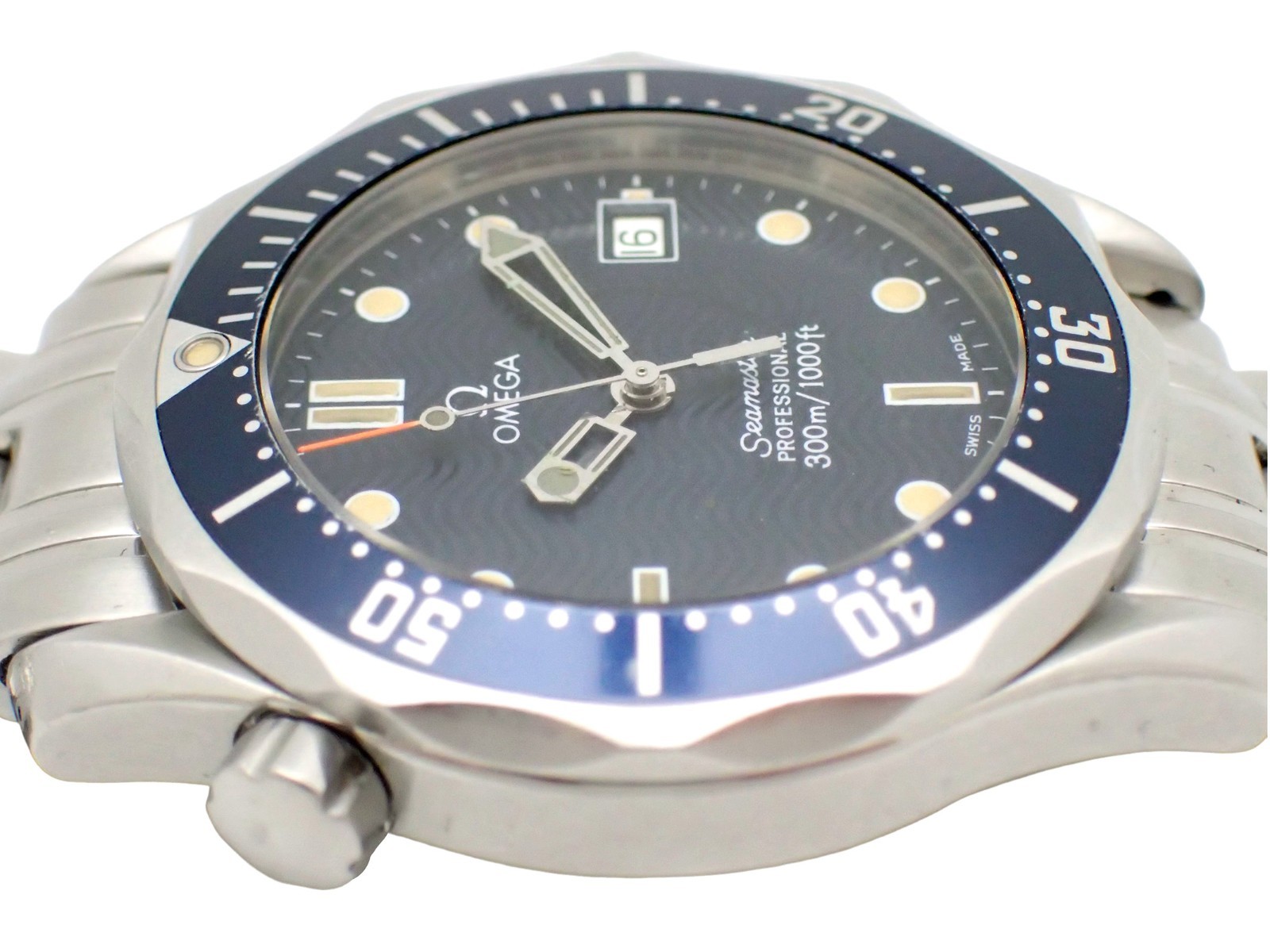 OMEGA Seamaster Professional 300m Mid Size 36mm Quartz Date Watch 2561.80 w/Box