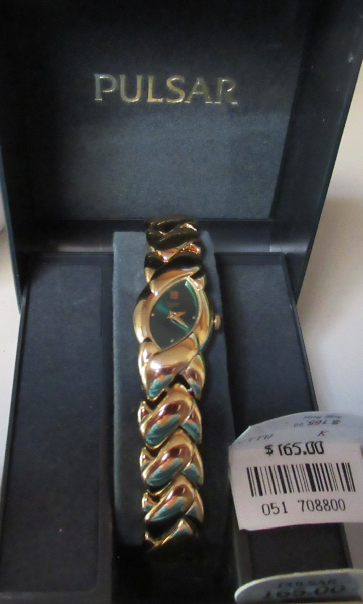 VINTAGE PULSAR LADIES 17mm WATCH GOLD TONE GREEN DIAL 6.25″ V810-6250 – **NEW**