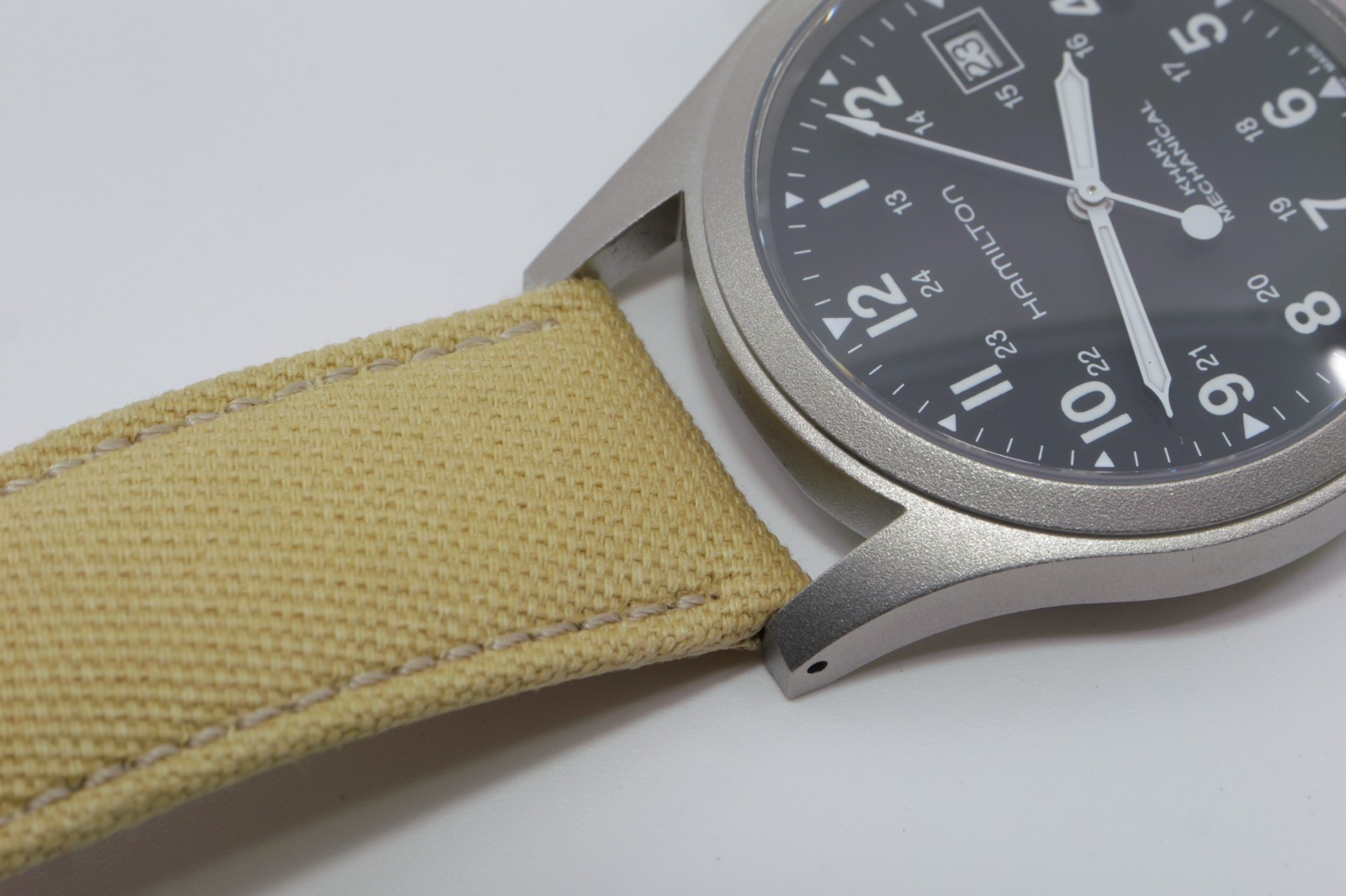 Hamilton Khaki Field Mechanical H694390 manual watch. Pilot Military Style. BOX