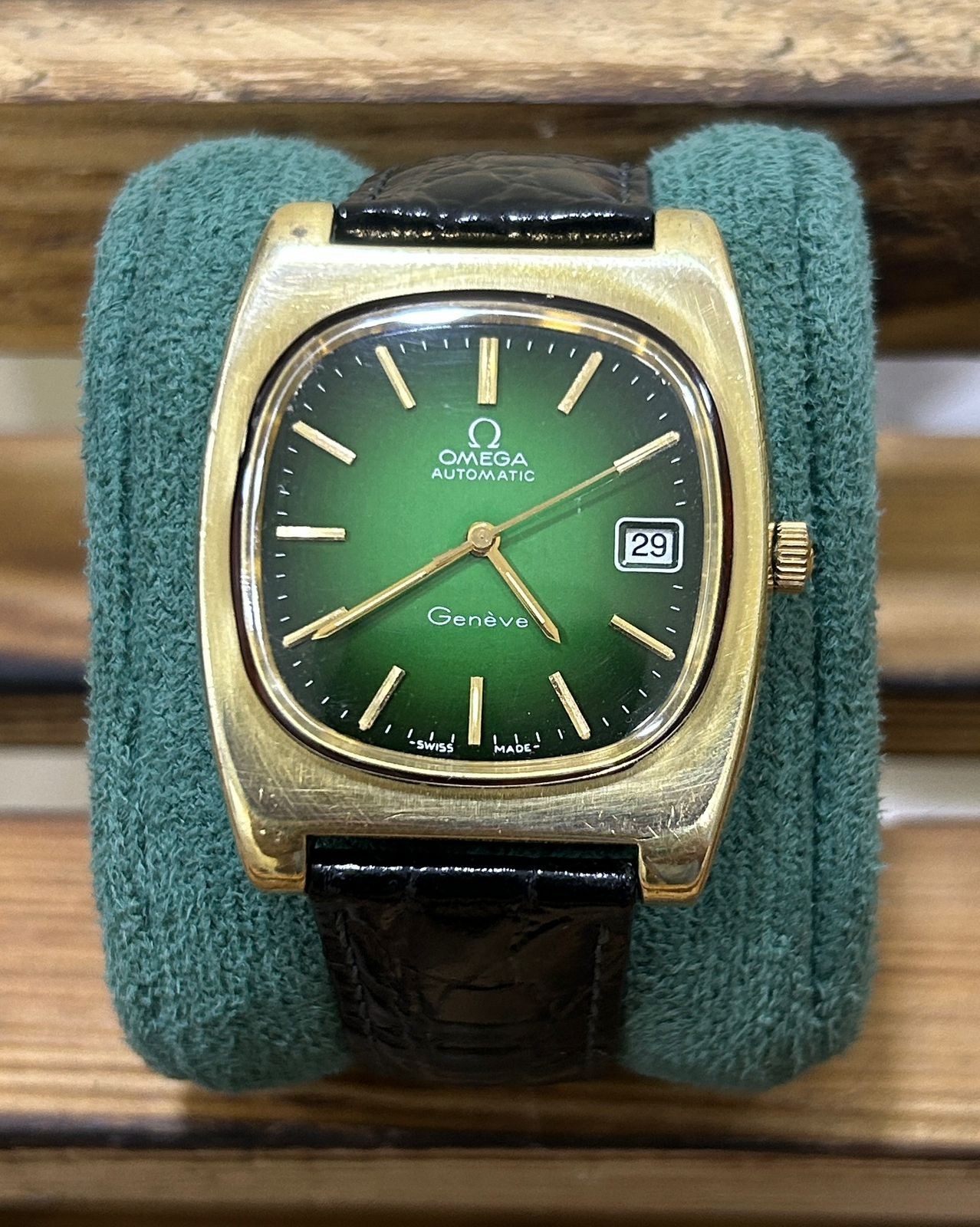 Vintage Omega Genève Automatic Green Dial 166.0190 Gold Plated 1970s Swiss Watch