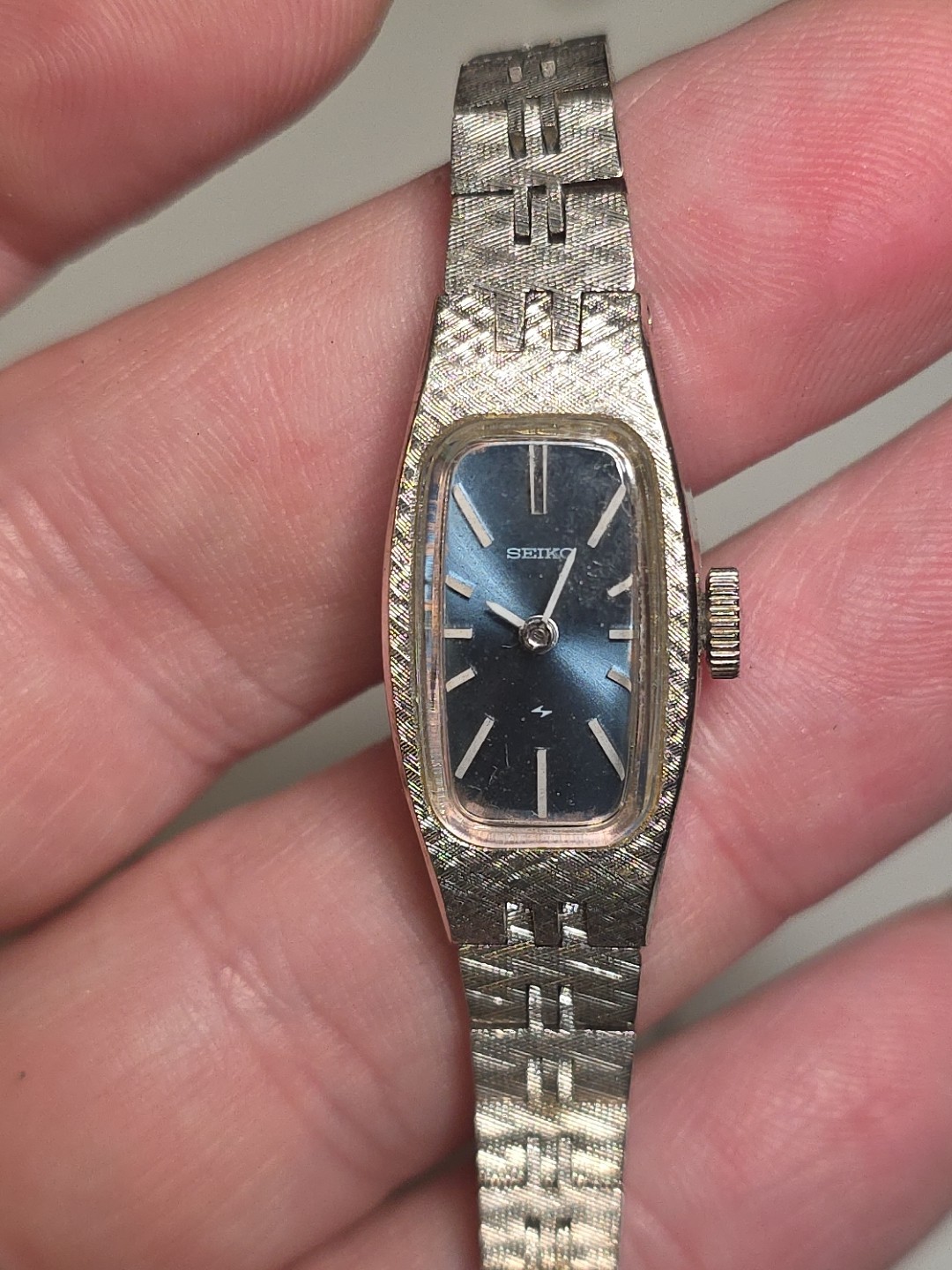 Seiko Blue Dial Mechanical Watch 14mm Case 6.75″ Band 1520-3629 Working Vtg