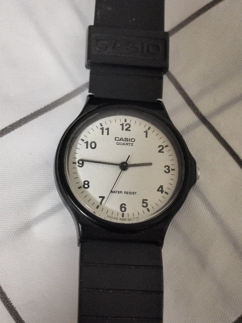 Excellent condition, fully functional CASIO MQ-24 analog black wristwatch.