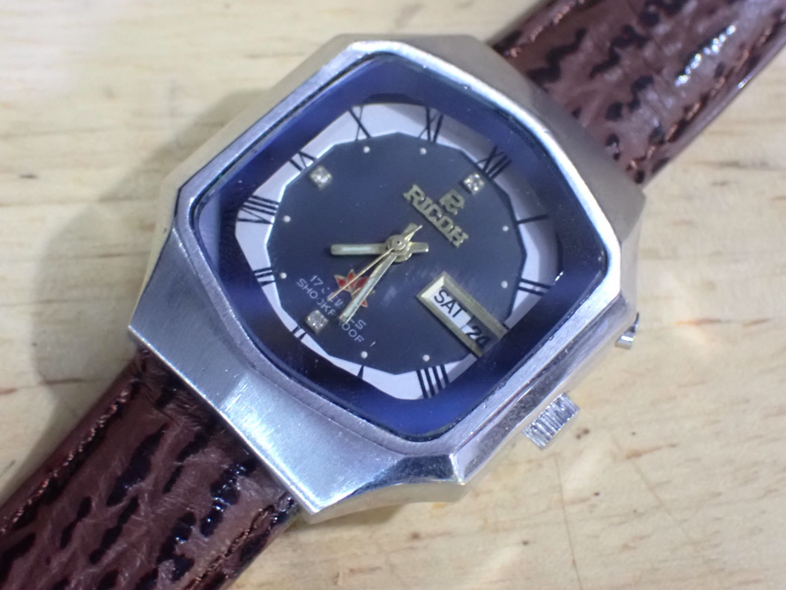 Ricoh 5 Automatic 17 Jewel Men’s Watch runs 2-Tone Day/Date Stainless Japan 2