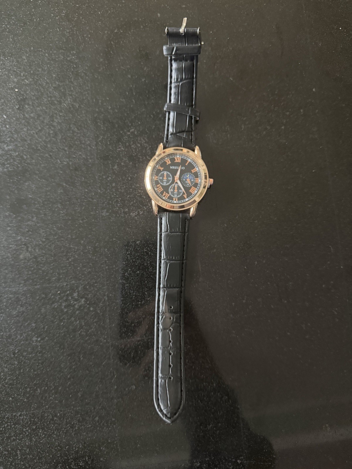 Mreurio Men’s Luxury Good And Black Colored Watch. Great For Everyday Use!