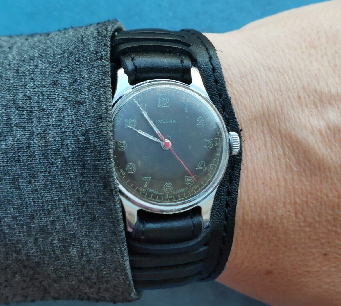 Very Rare Soviet Watch POBEDA Screwback Case m.1MChZ 15 jew.SERVICED USSR 1954