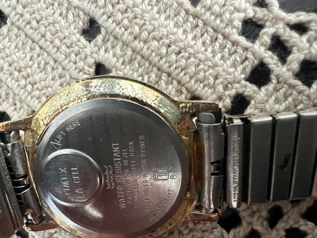 VTG Timex Men’s Gold Tone Round Classic Watch – New Battery
