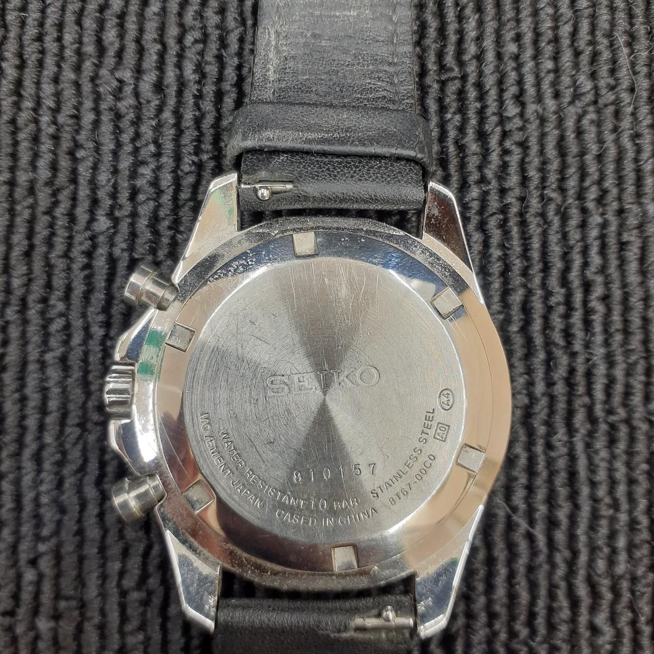 Quartz Wristwatch with Screen Scratch Model 8T67 00C0 SEIKO