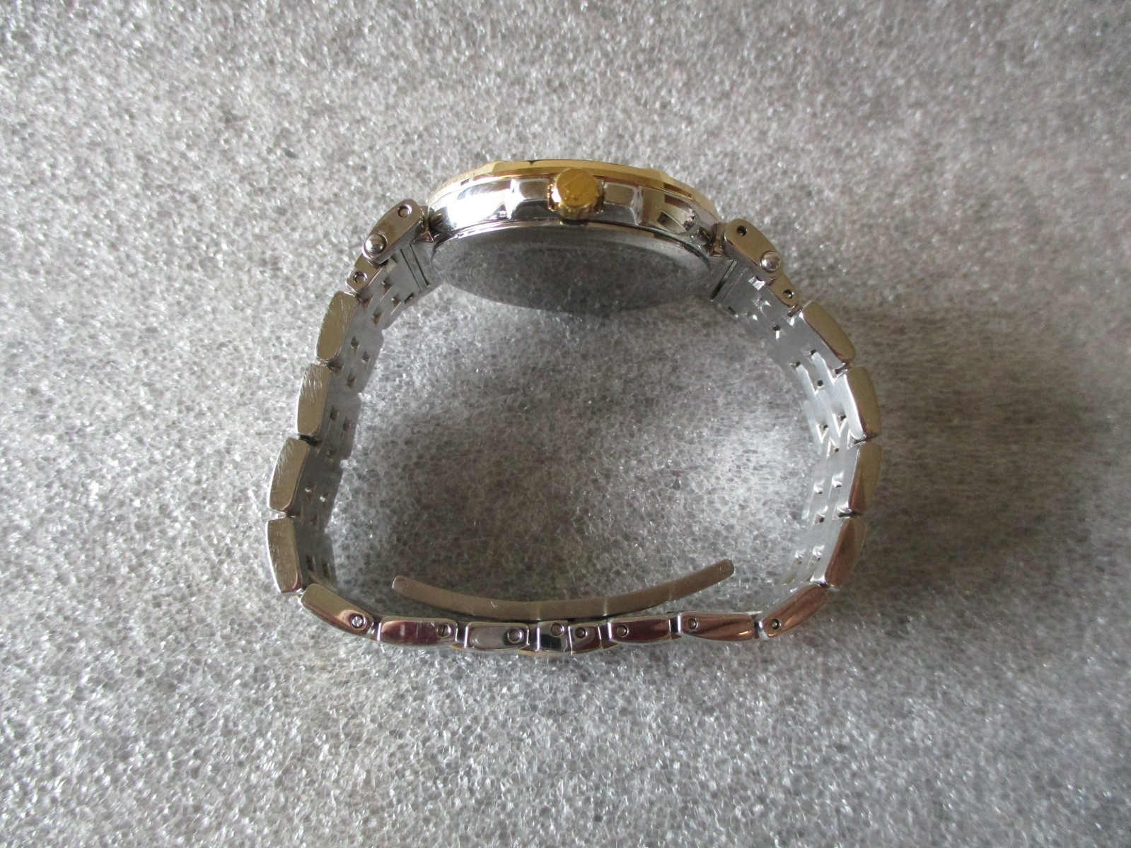 BULOVA LADIES DIAMOND BEZEL & MOP DIAL WATCH 2 TONE STAINLESS C637585 – NEW BATT