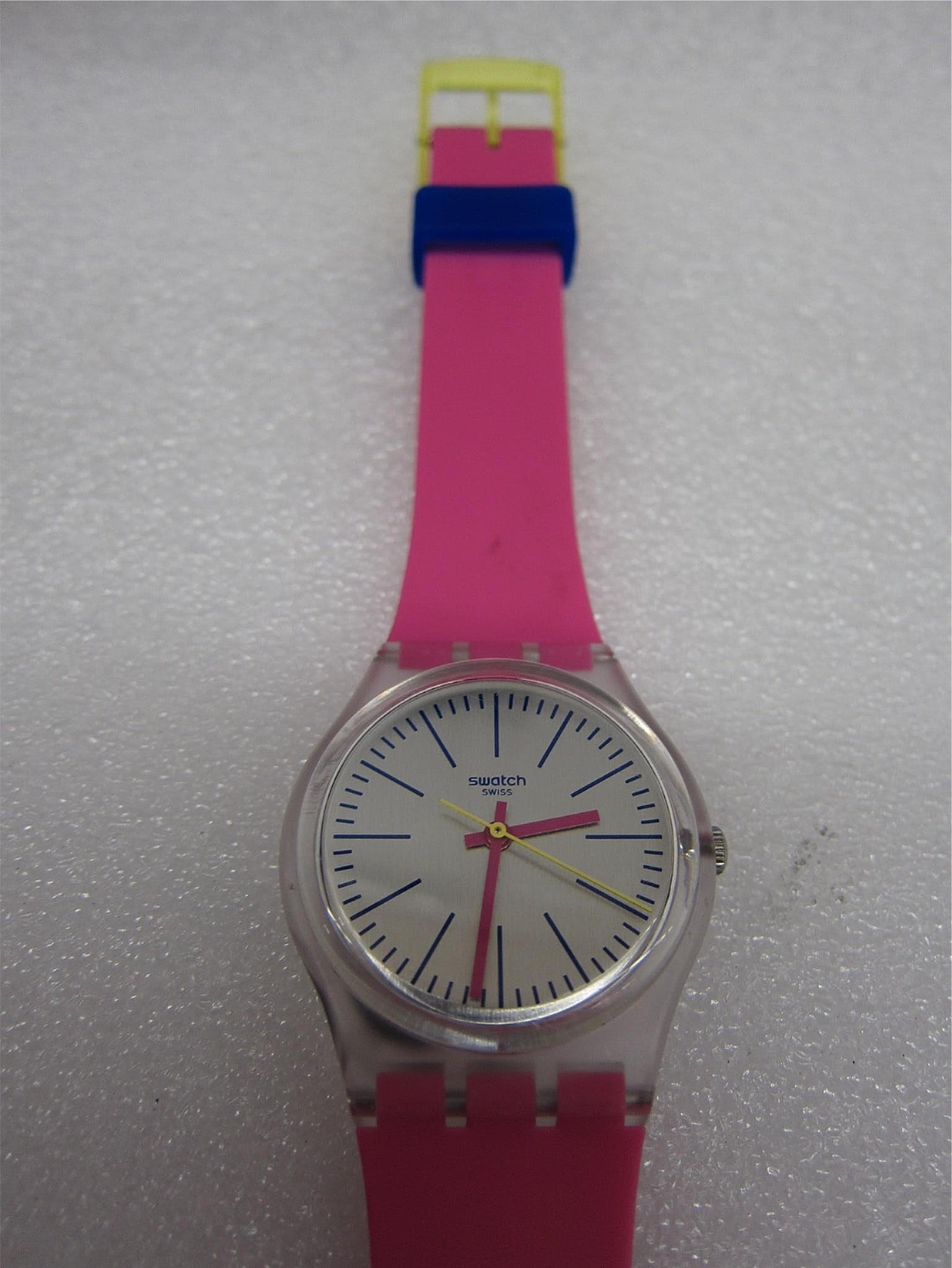 Swatch GE256 Fluo Pinky Quartz Watch Hot, Hot, Hot Pink! 3 Bar 34.00 mm