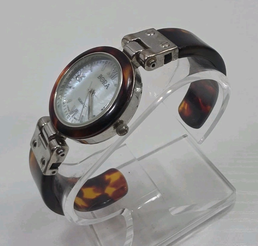 Ladies Bora Fashion Casual Round Silver Turtois Tone Cuff Bracelet New Battery