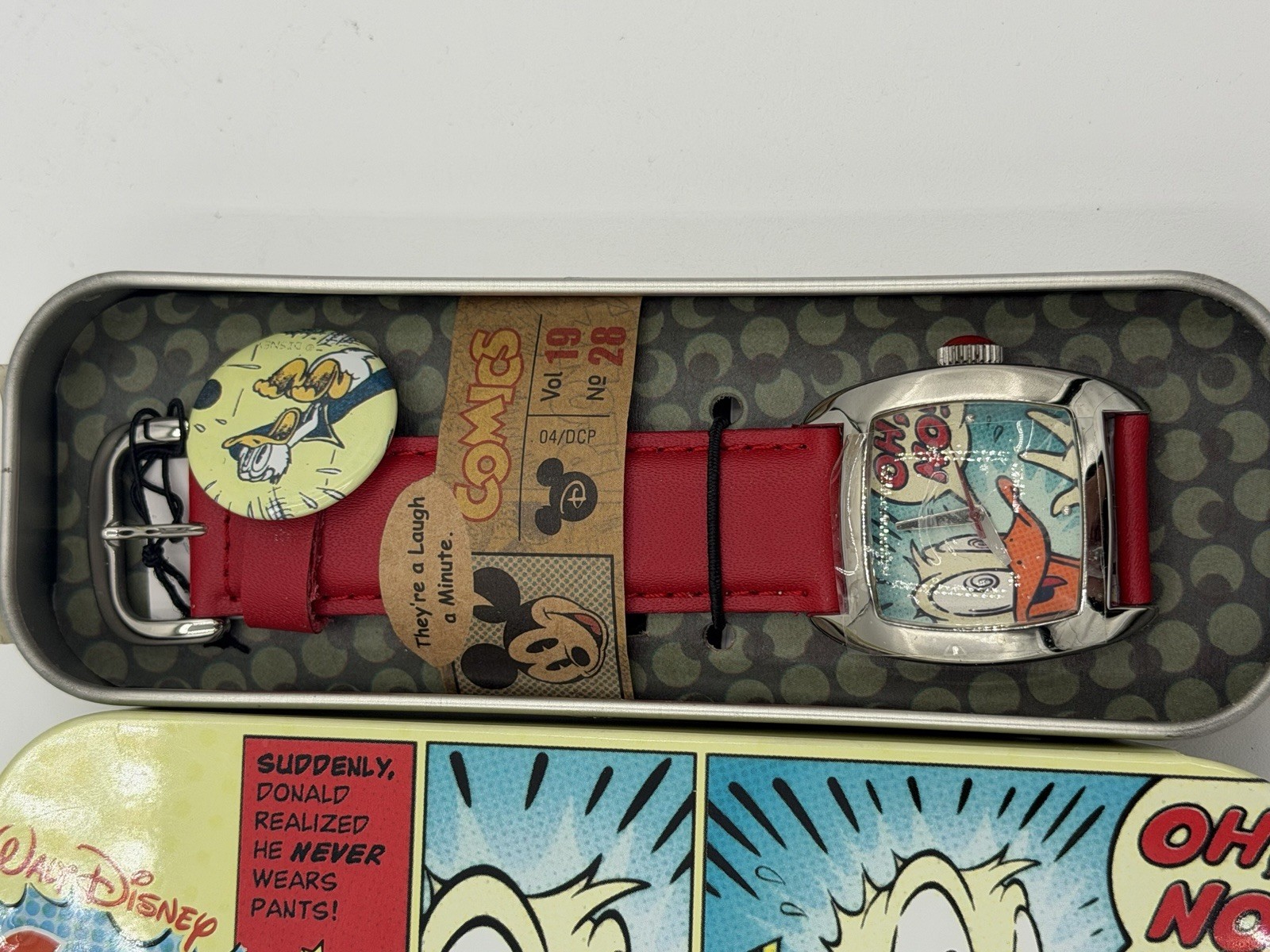 Walt Disney Comics Donald Duck Quartz Analog Watch Red Leather Strap w/ Box