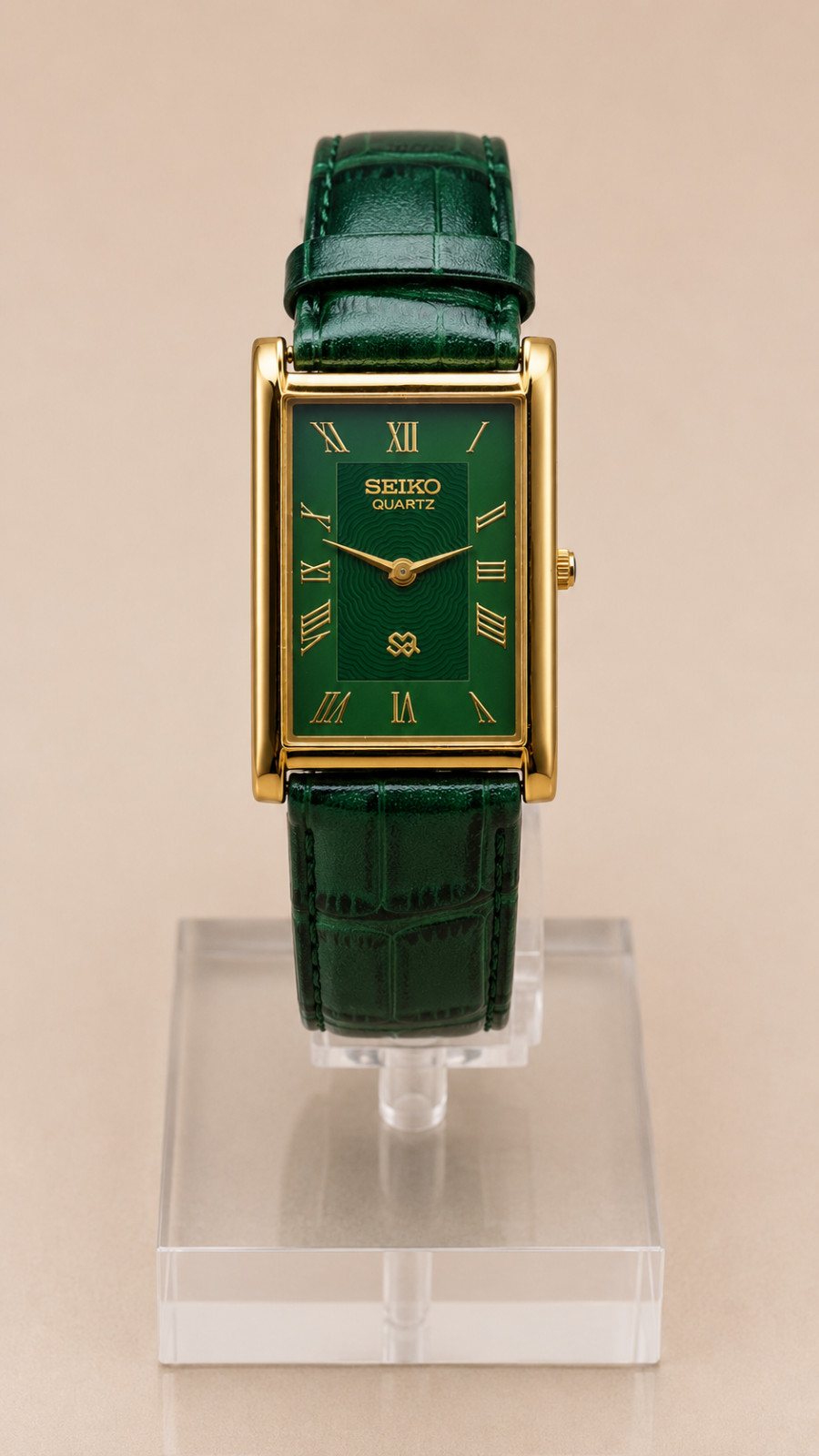 Vintage Refurbished Seiko Quartz Green Dial Rectangular Dress Watch Gold Tone