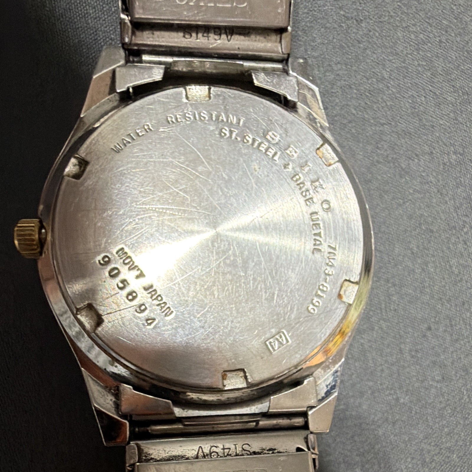 Seiko 5 Vintage Automatic Day/Date Two-Tone Gold Sunburst Dial Watch