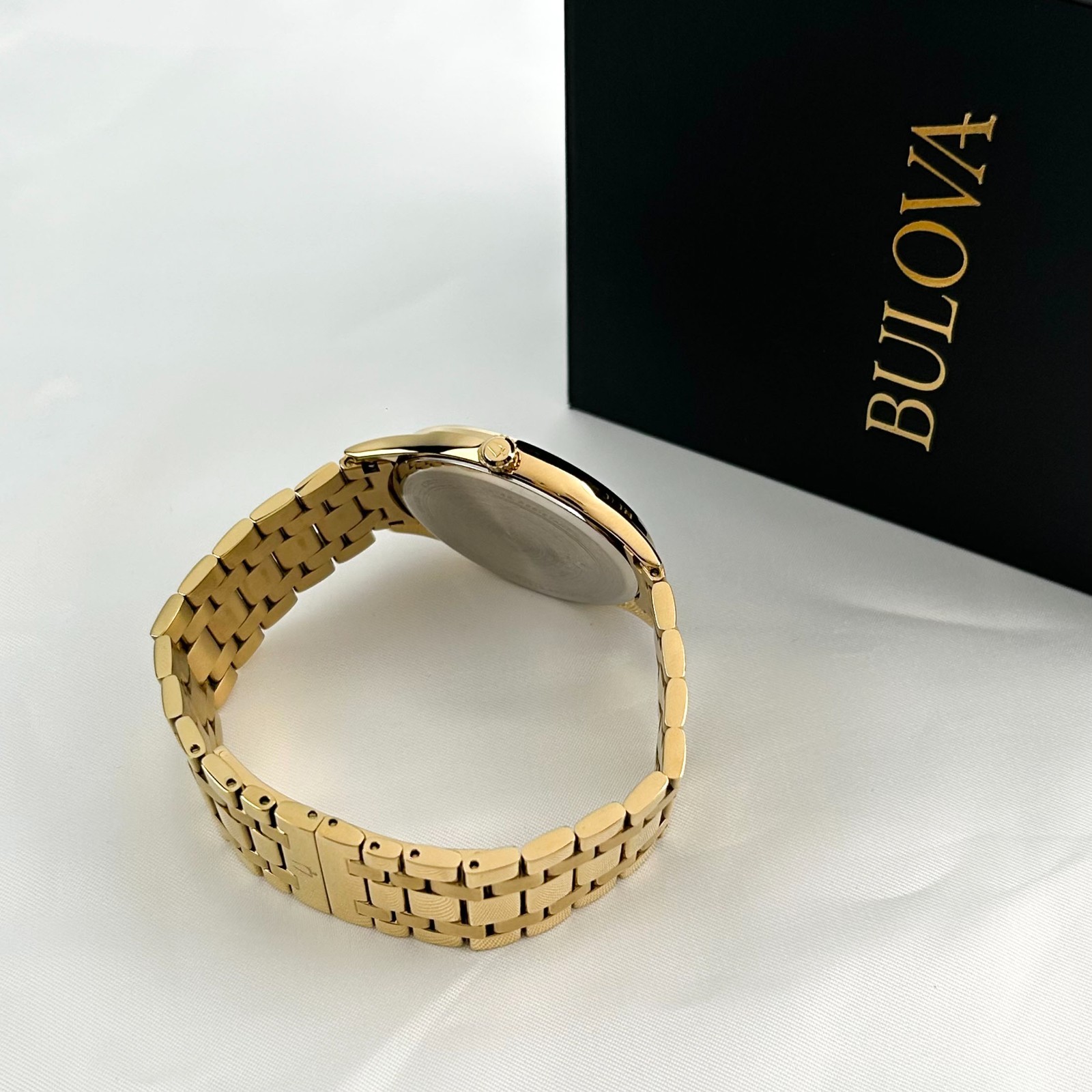 Bulova 97D108 Classic Diamond Black Dial Gold-Tone Bracelet Men’sQuartz Watch