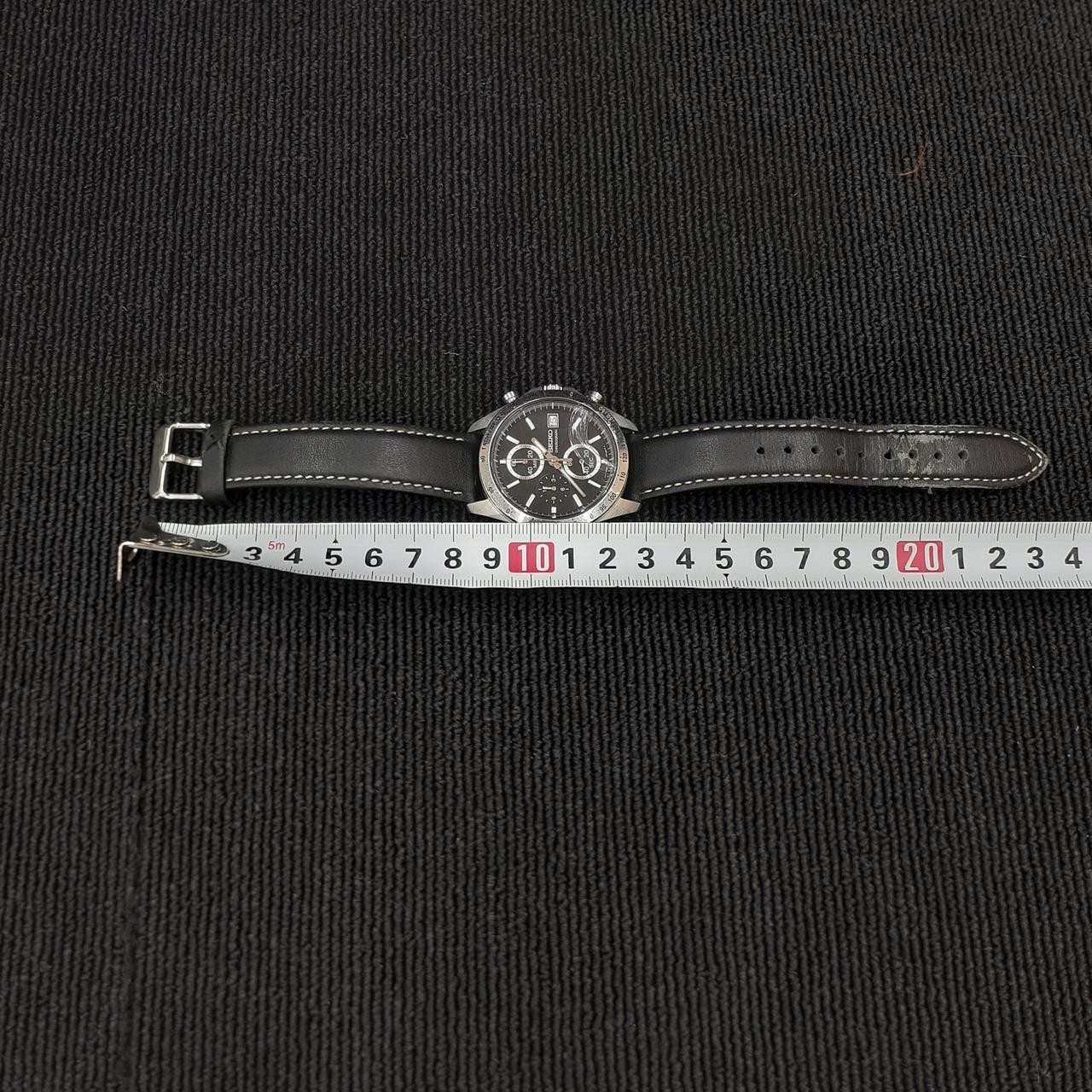 Quartz Wristwatch with Screen Scratch Model 8T67 00C0 SEIKO