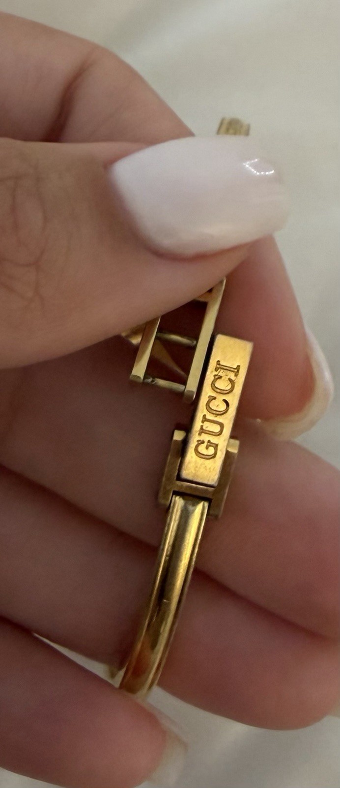 Gucci 1100-L Swiss Made Quartz Gold Bangle Watch Black Bezel White Dial