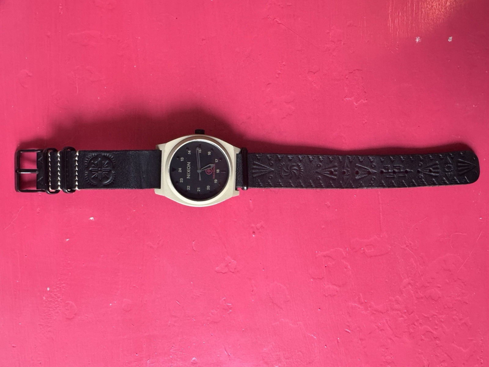 Nixon Quartz Analog Wristwatch 40mm 100m Black Dial White Case Leather