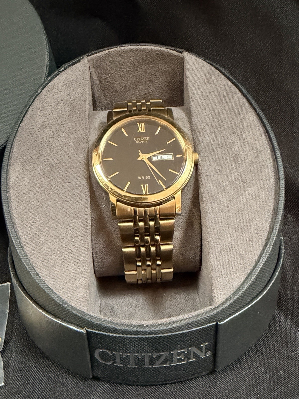 2013 Citizen Quartz Men’s Watch Gold Tone WR50 Black Dial- Day/date New Battery