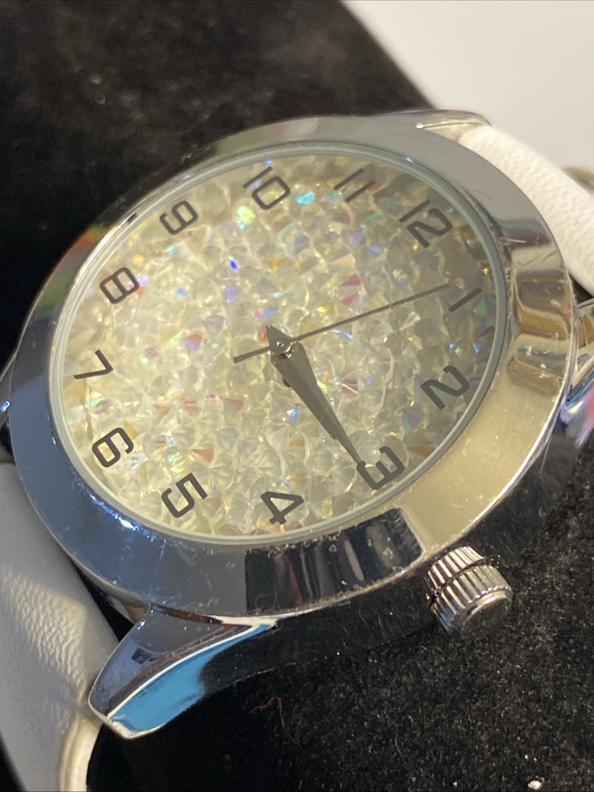 Unbranded Watch diamond Face White Band New Battery