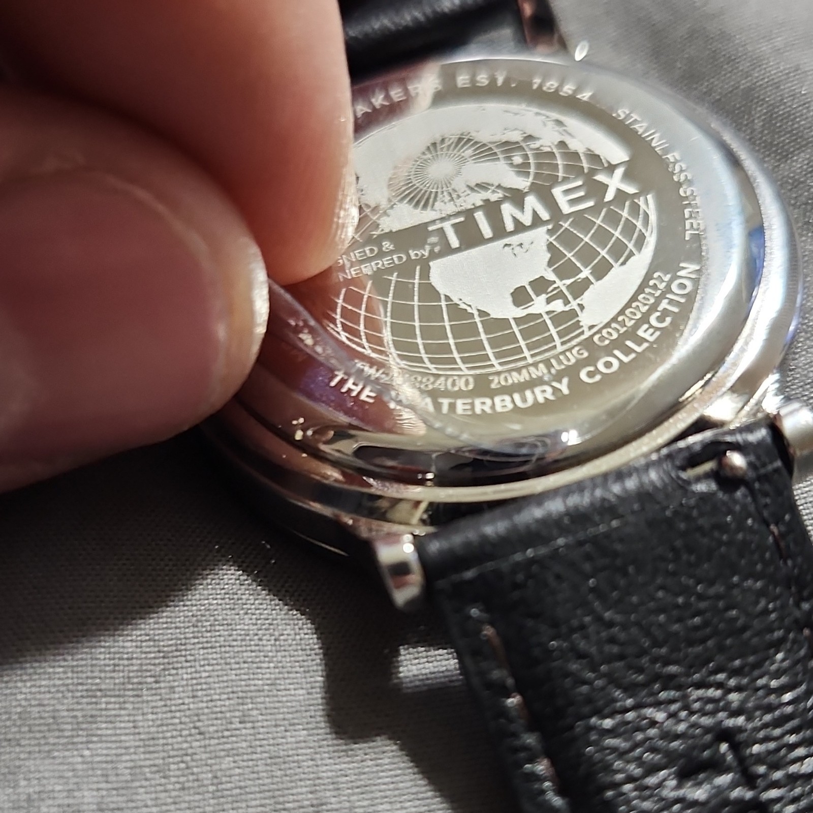 Timex Waterbury Quartz Day/Date 40mm White Dial Black Leather Strap 50m