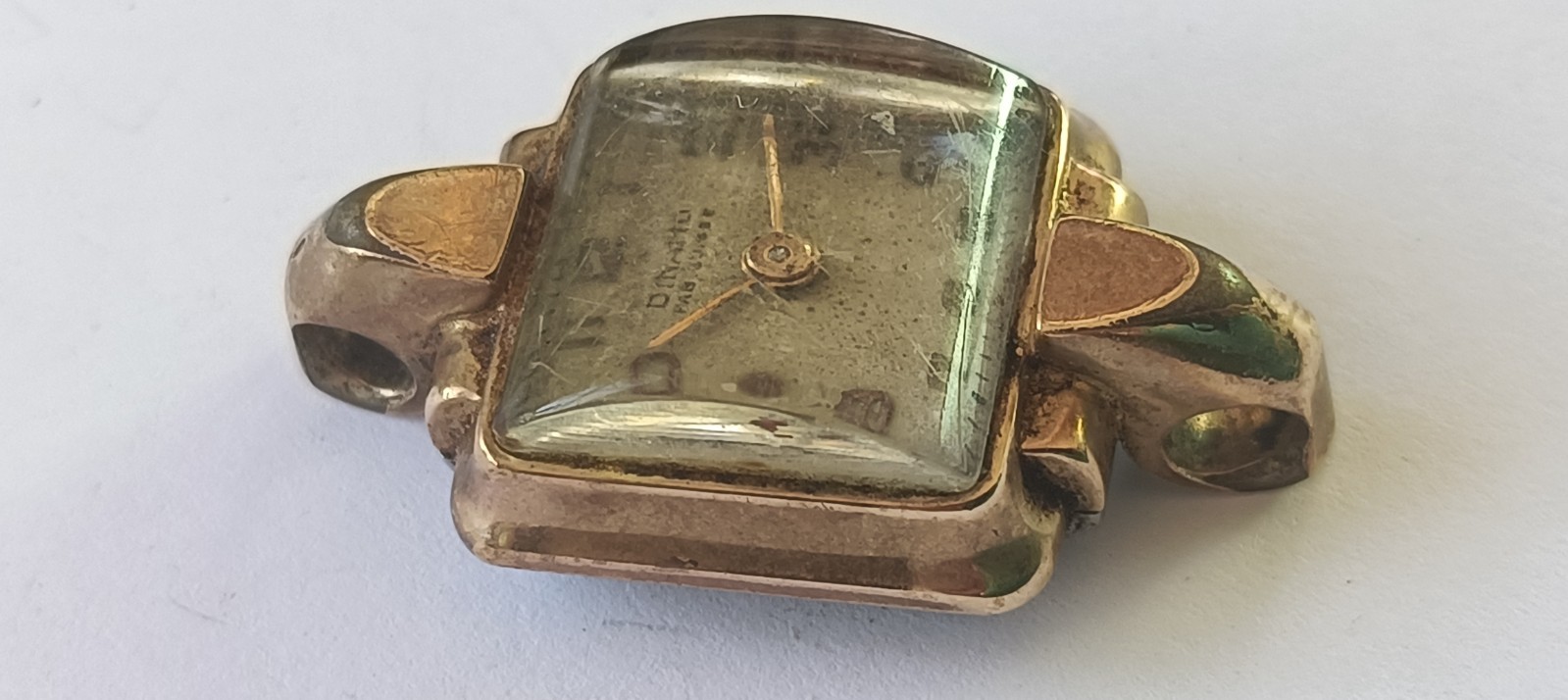 Antique old women wristwatch Dinamo golden metal fond acier Art Deco design