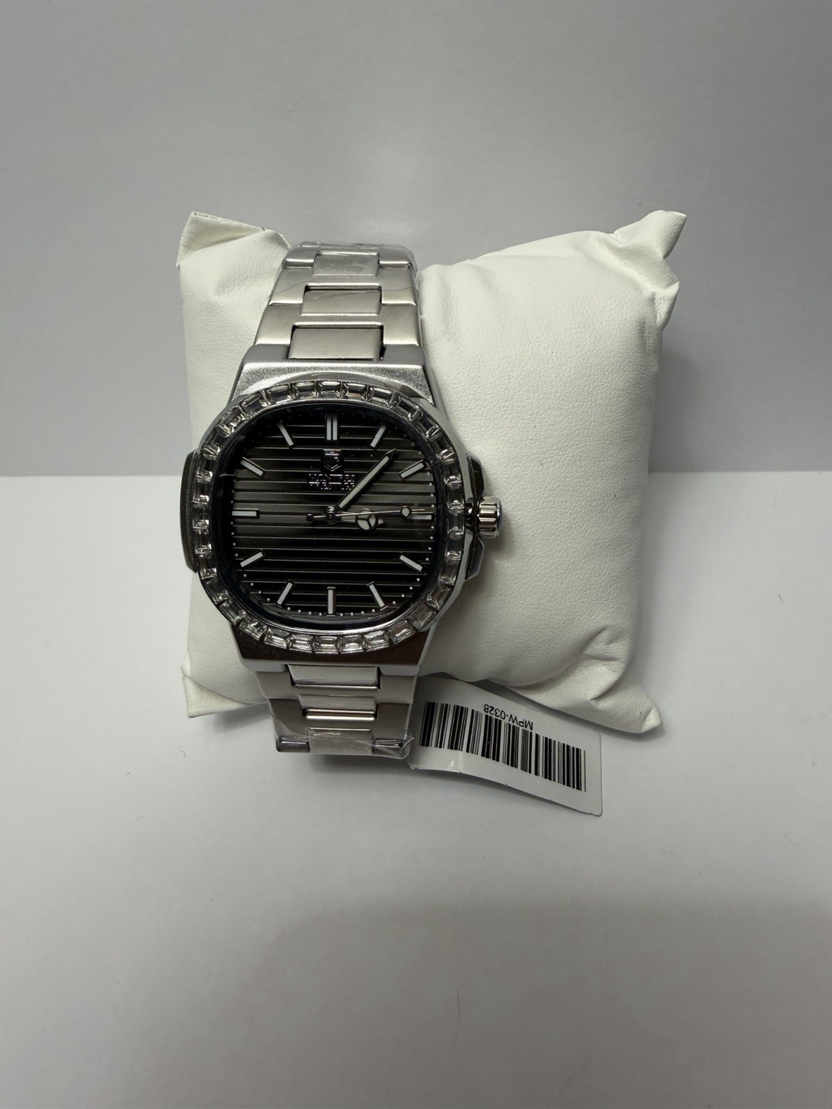 Montres Prestige Men’s Quartz 44mm Silver SS Bracelet Black Dial Gem Bezel Box